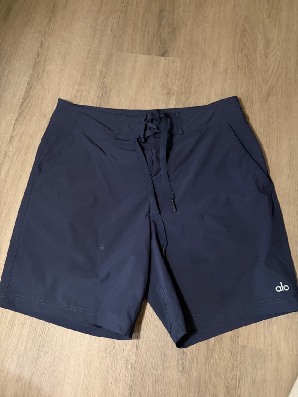 ALO Yoga Men’s Navy Blue Hybrids with Drawstring